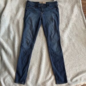 Hollister, size 5. Dark Blue Women's Skinny Jeans Length 31, width 27